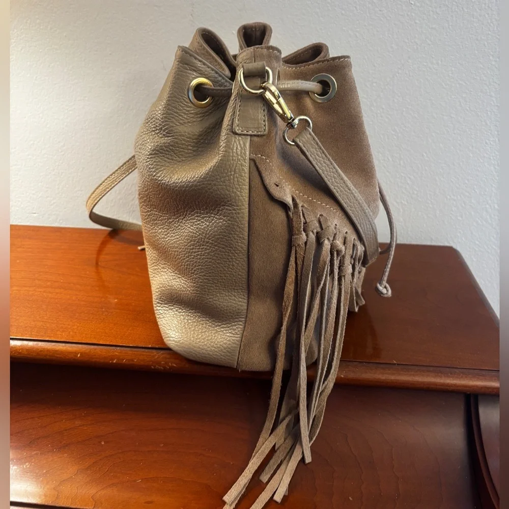 Diva’s Bag Fringe Suede Bucket Bag - Picture 7 of 14
